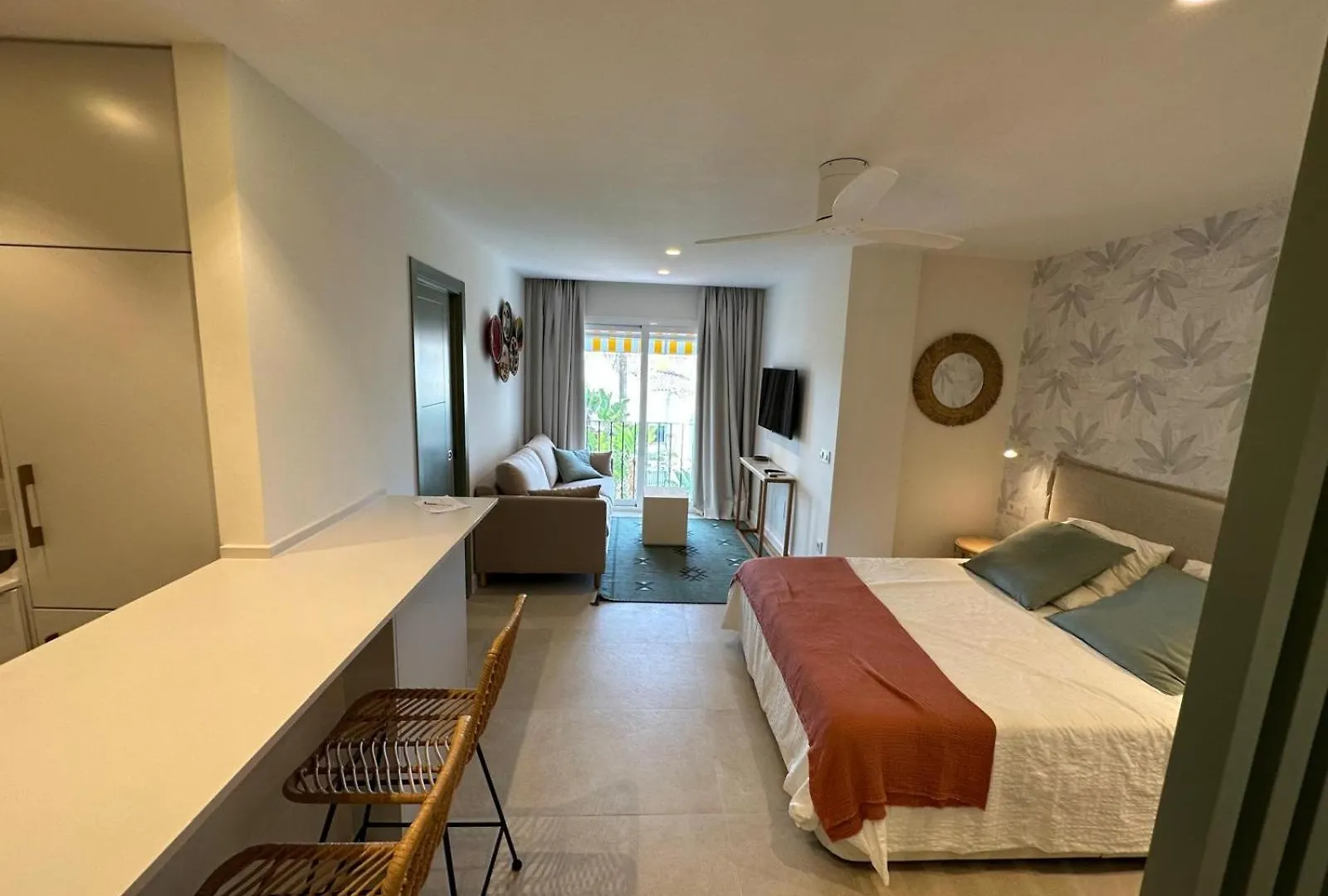 Espectacular Estudio En Puerto Cabopino Recien Reformado Marbella Spain